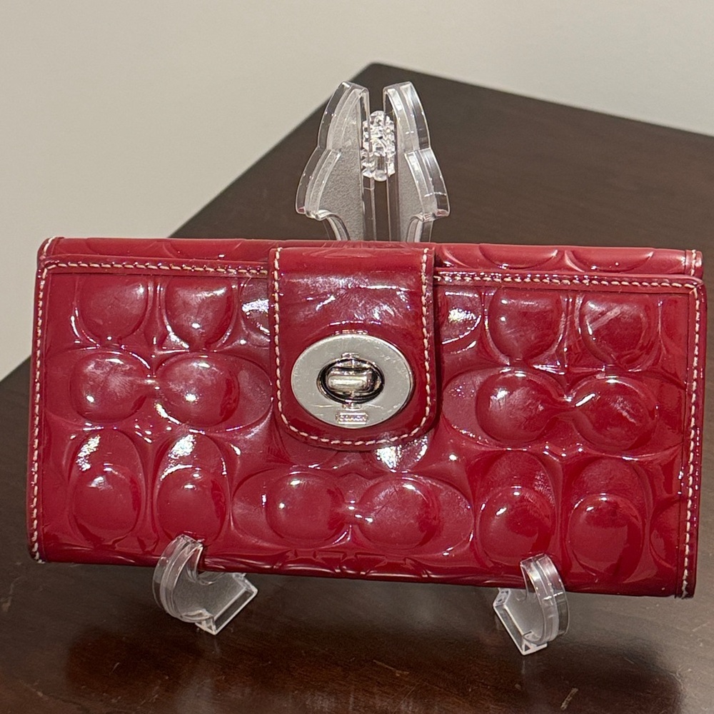 Coach Vintage Signature Embossed Patent Leather Turnlock Wallet (Color: Red) EUC - Picture 3 of 16